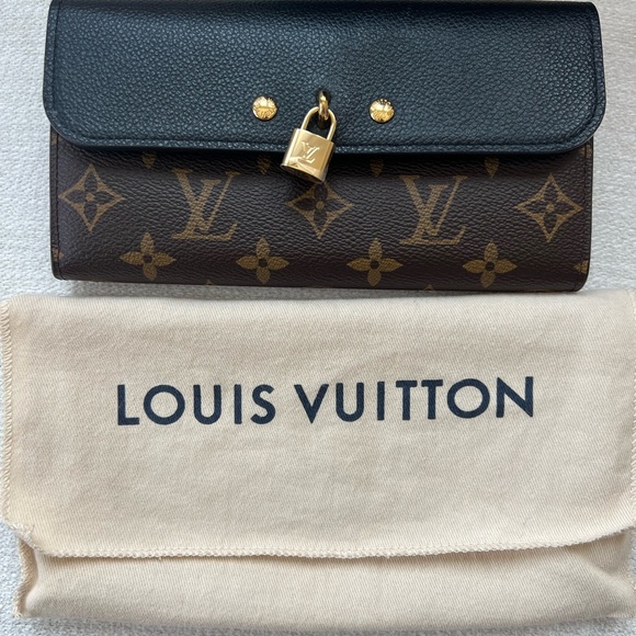 Louie Vuitton Kensington Monogram Bag & Wallet - Picture 2 of 16